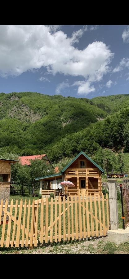 Guest House Ulaj Vuthaj Kültér fotó