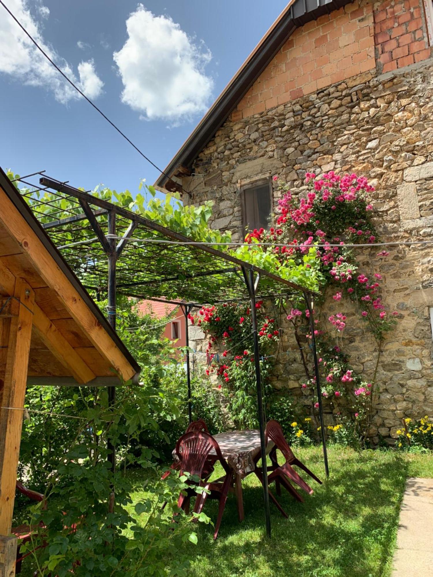 Guest House Ulaj Vuthaj Kültér fotó