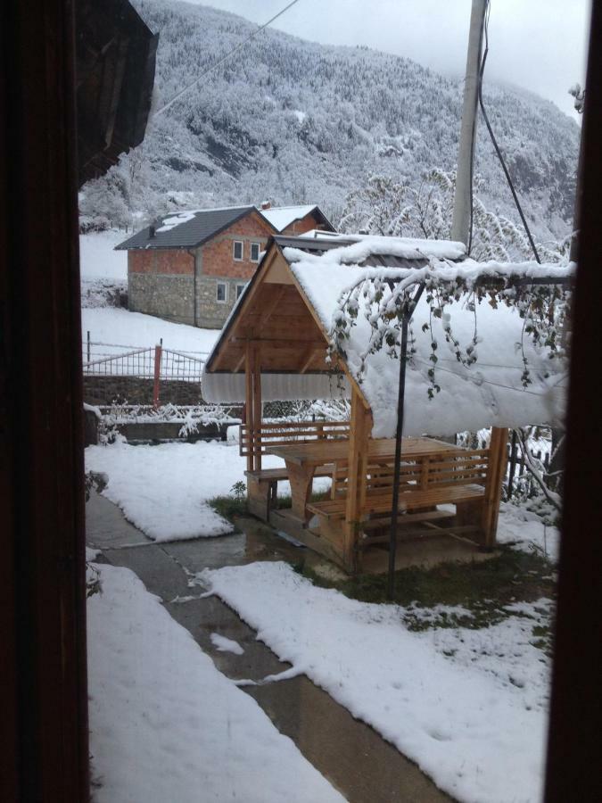 Guest House Ulaj Vuthaj Kültér fotó